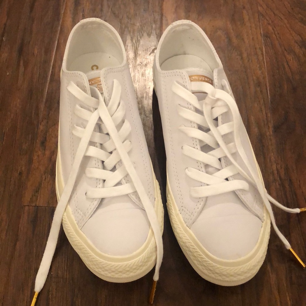 Converse white low top platform shoes
